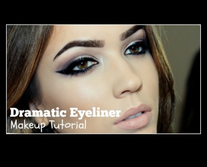 Dramatik Çizim: Cesur Eyeliner Görünümleri Elde Etmek İçin İpuçları