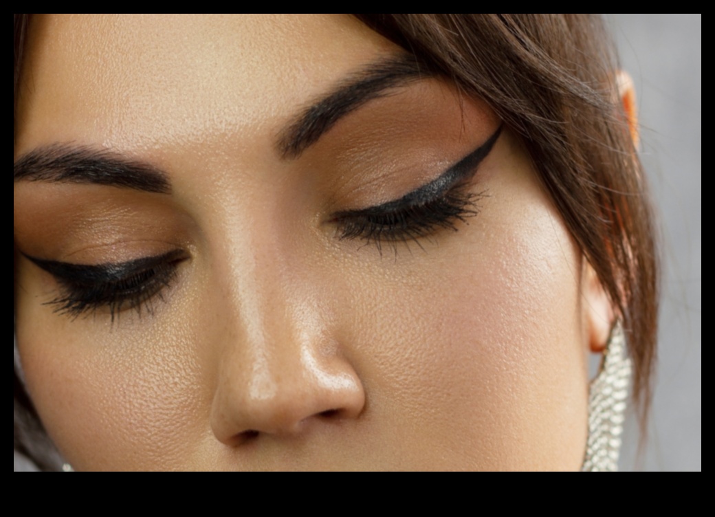 Dramatik Çizim: Cesur Eyeliner Görünümleri Elde Etmek İçin İpuçları